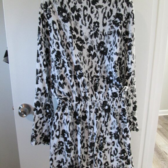 BAR III Spot Garden Knot Front Romper NWT Sz XL - Picture 8 of 9